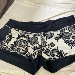 Lululemon Speed low rise shorts
